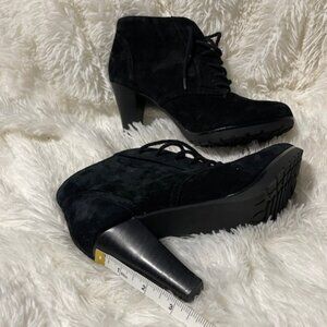 White Mountain Ankle Booties Size 6 1/2  Black 3'' Heel